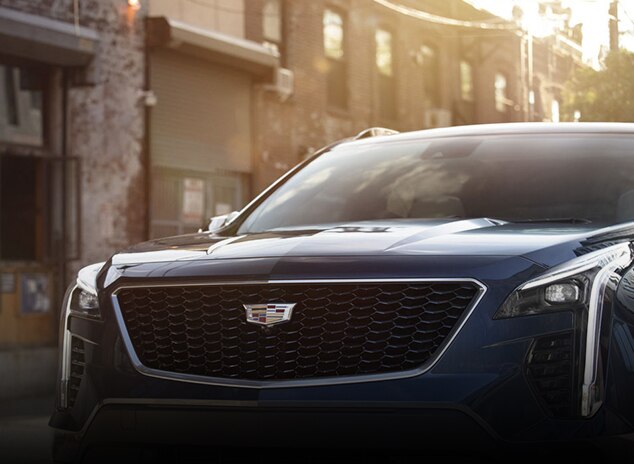 Cadillac SUV 2020 XT4 con ventilas activas para mejorar la aerodinámica y detalles cromados.