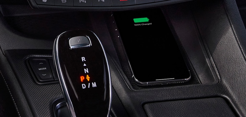 Cargador inalámbrico para smartphone en tu Cadillac XT4 2024, camioneta compacta de lujo